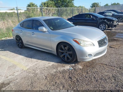 INFINITI M37 2011