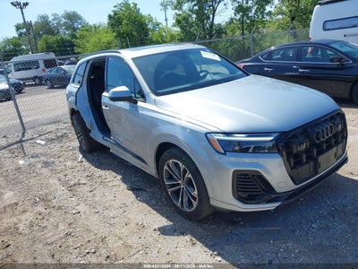 AUDI Q7 2025