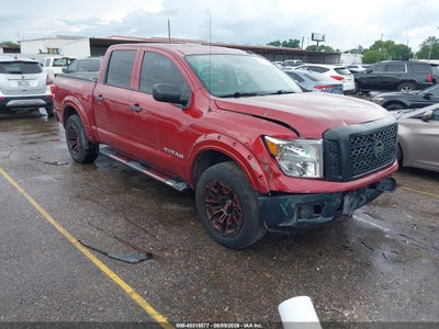 NISSAN TITAN 2019