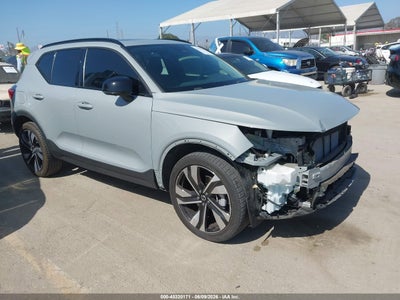 VOLVO XC40 2024