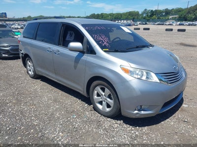 TOYOTA SIENNA 2016