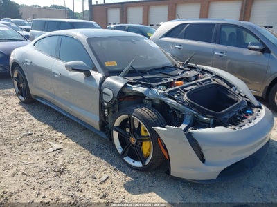 PORSCHE TAYCAN 2021