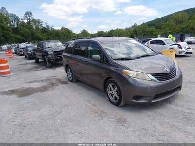 TOYOTA SIENNA 2011