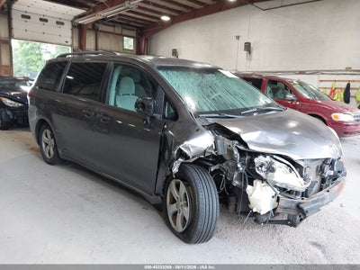 TOYOTA SIENNA 2011