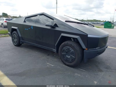 TESLA CYBERTRUCK 2024