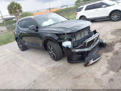 VOLVO XC40 2024