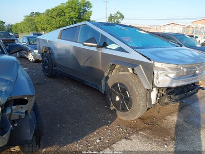 TESLA CYBERTRUCK 2024