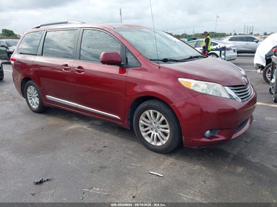 TOYOTA SIENNA 2013