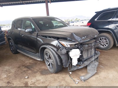 VOLVO XC40 2023