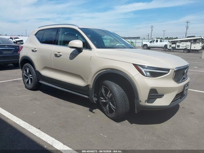 VOLVO XC40 2025