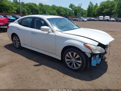 INFINITI M37X 2013