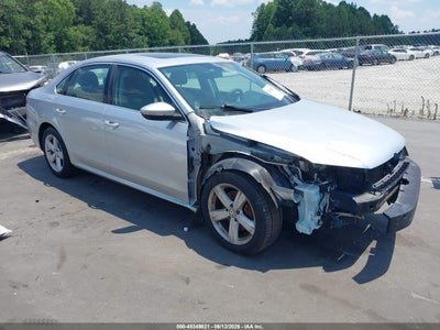 VOLKSWAGEN PASSAT 2012