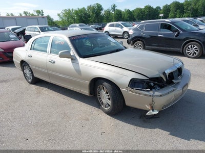 LINCOLN TOWN CAR 2010