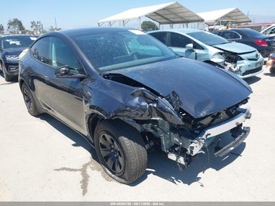 TESLA MODEL Y 2026