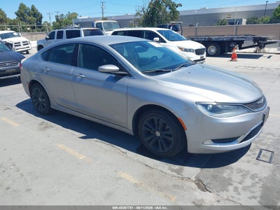 CHRYSLER 200 2015