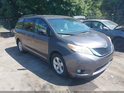 TOYOTA SIENNA 2012