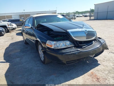 LINCOLN TOWN CAR 2011