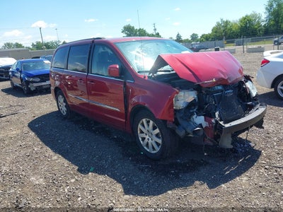 CHRYSLER TOWN & COUNTRY 2013