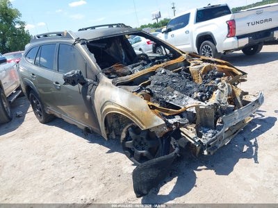 SUBARU OUTBACK 2025