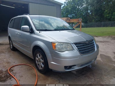 CHRYSLER TOWN & COUNTRY 2010