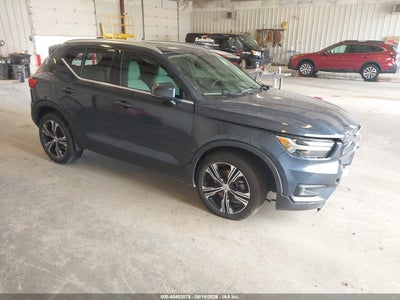 VOLVO XC40 2022