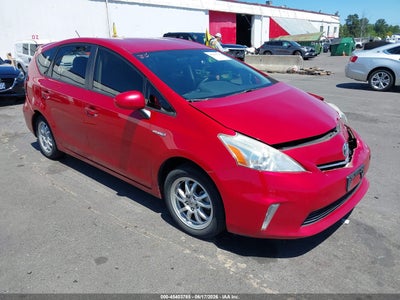 TOYOTA PRIUS V 2013
