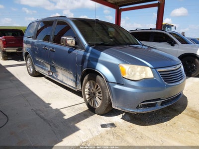 CHRYSLER TOWN & COUNTRY 2011