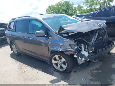 TOYOTA SIENNA 2017