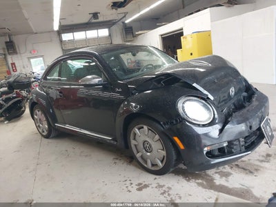 VOLKSWAGEN BEETLE 2013