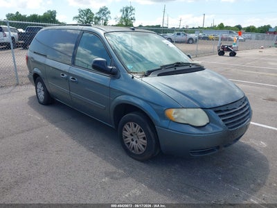 CHRYSLER TOWN & COUNTRY 2005