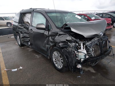 TOYOTA SIENNA 2011