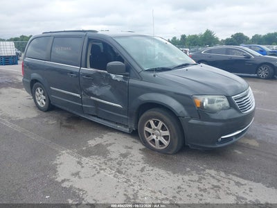 CHRYSLER TOWN & COUNTRY 2011