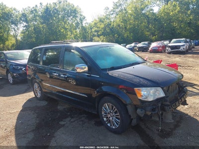 CHRYSLER TOWN & COUNTRY 2013