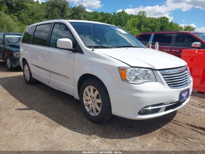CHRYSLER TOWN & COUNTRY 2016