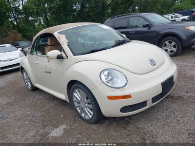 VOLKSWAGEN NEW BEETLE 2010