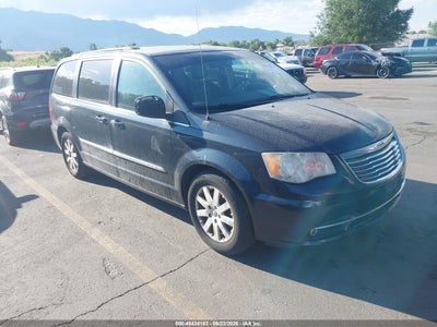 CHRYSLER TOWN & COUNTRY 2013