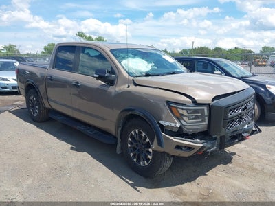 NISSAN TITAN 2021