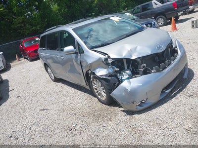 TOYOTA SIENNA 2015