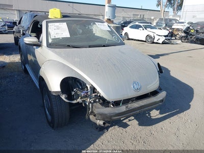 VOLKSWAGEN BEETLE 2015