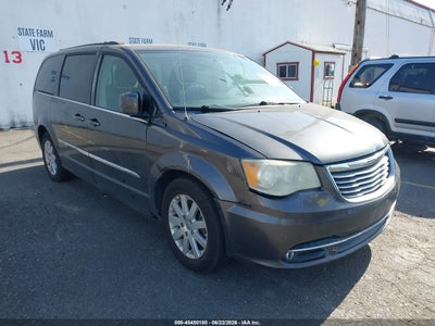 CHRYSLER TOWN & COUNTRY 2016