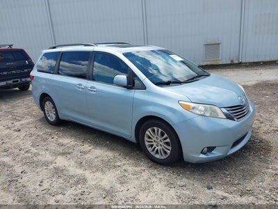 TOYOTA SIENNA 2015