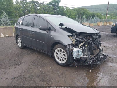 TOYOTA PRIUS V 2013