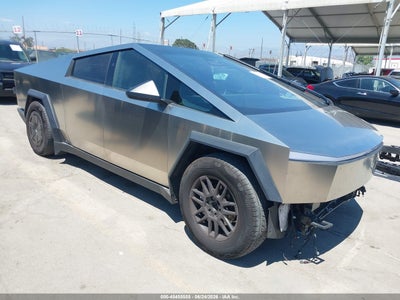 TESLA CYBERTRUCK 2024