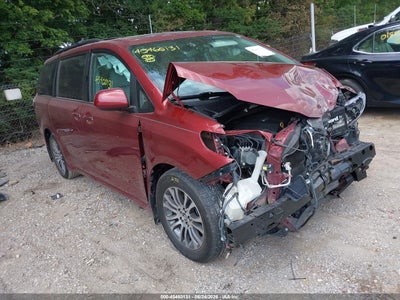 TOYOTA SIENNA 2018