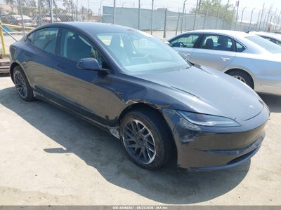 TESLA MODEL 3 2025