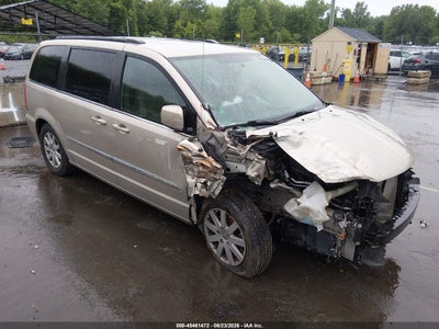 CHRYSLER TOWN & COUNTRY 2013