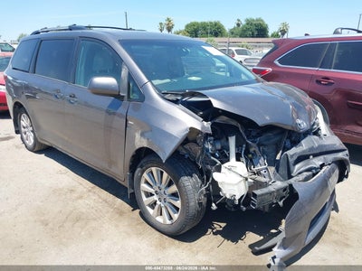 TOYOTA SIENNA 2017