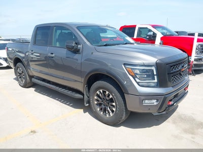 NISSAN TITAN 2021