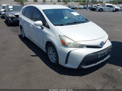 TOYOTA PRIUS V 2015