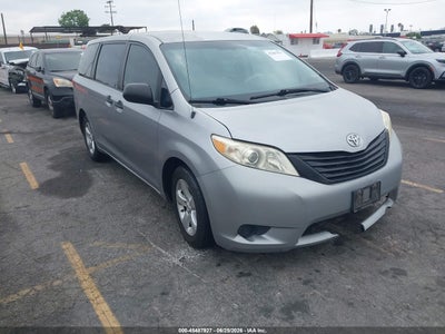 TOYOTA SIENNA 2011
